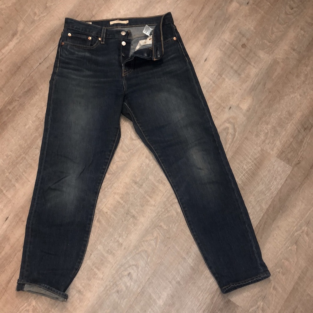 Levi’s wedgie straight leg size 28